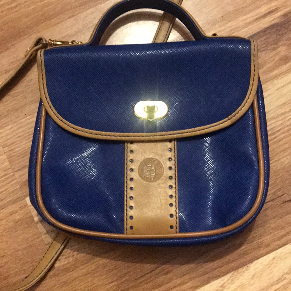 SALEEEE Vintage fendi cross body purse